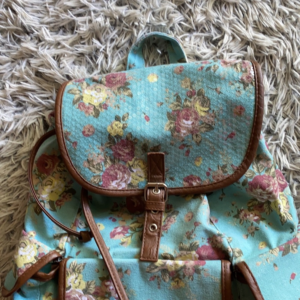 Cute flower backpack - Picture 3 of 7